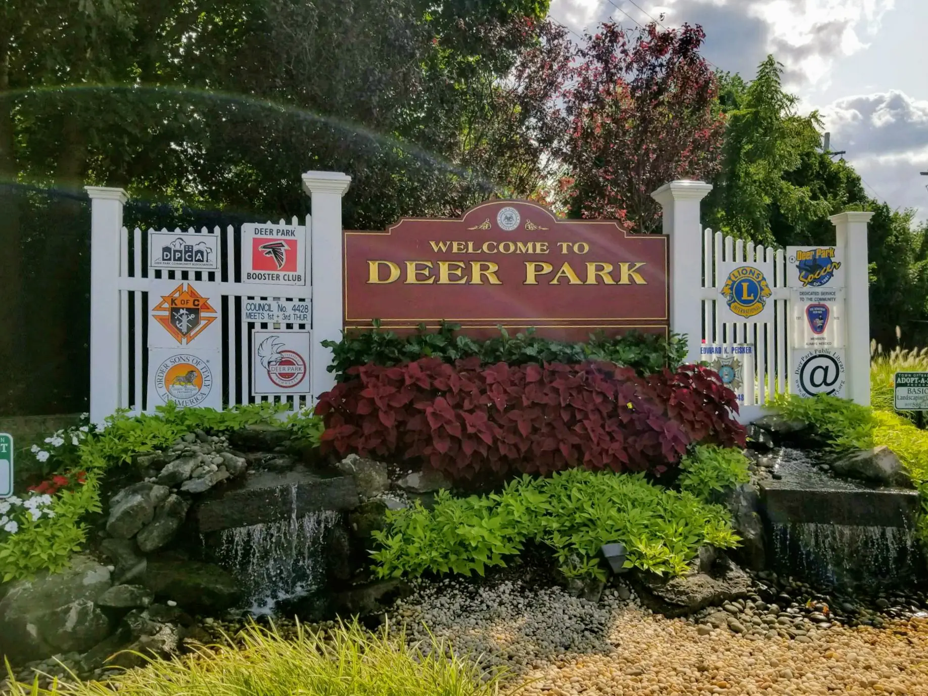 Deer Park welcome sign