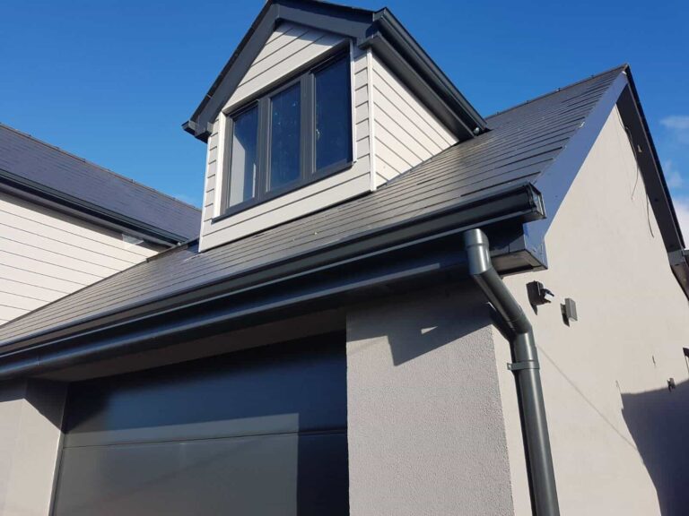 Aluminum seamless gutters