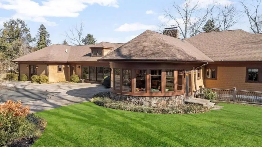 A new County Roofing Systems roof at 11 E Woods Drive, Cold Spring Harbor, New York