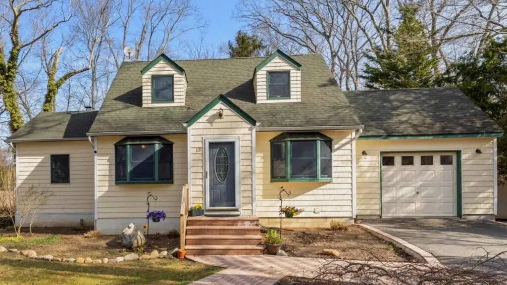 County Roofing Systems replaced this Teed Street roof with a brand new watertight GAF roof