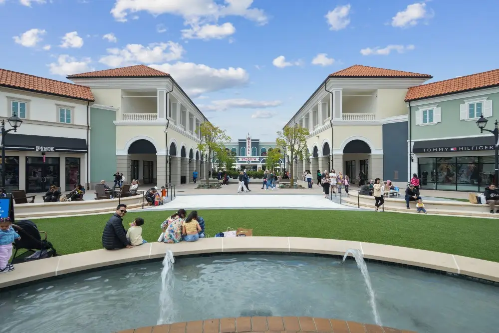 Tanger Outlet Deer Park, 152 The Arches Cir, Deer Park, NY 11729